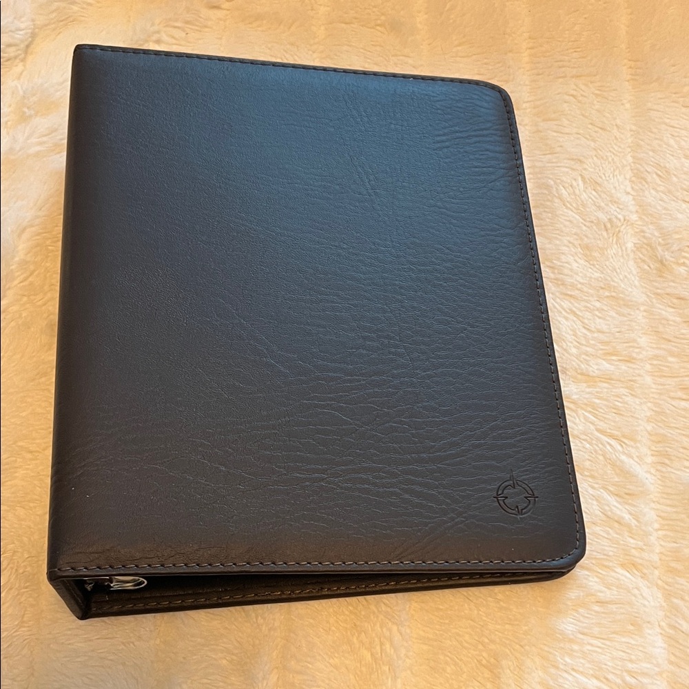 Sold Franklin Covey CL Basics Vinyl Open Burgundy 1.5”